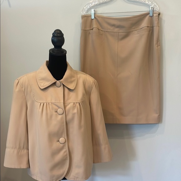 Elegant Tan Women's Suit Size 14 like new signature brand by Larry Levine - Picture 1 of 5